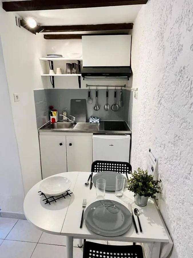 Apartment Studio En Duplex La Roquebrussanne France